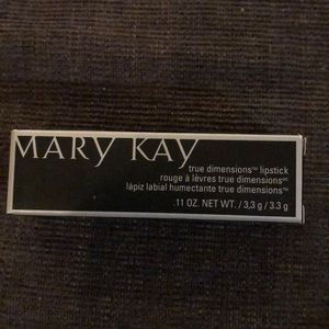 True dimensions lipstick